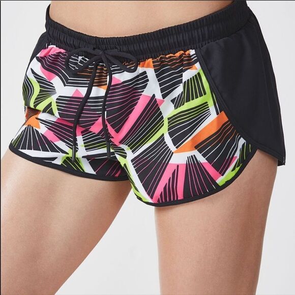 Women’s Fabletics Carrie shorts size M - Picture 1 of 5